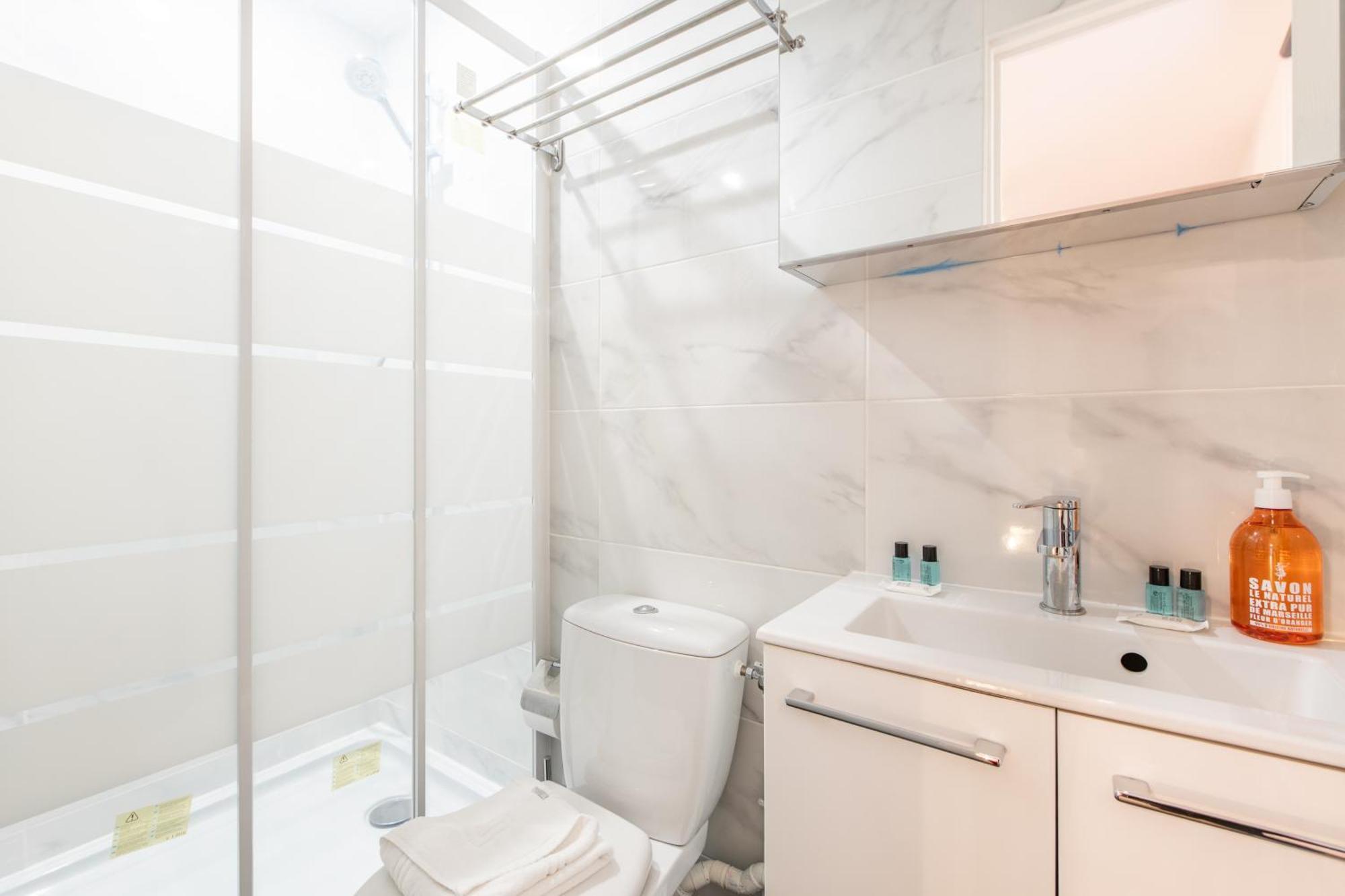 Spacious And Bright 2-Bedroom Large Apartment Very Close To Paris - Near Metro Boulogne-Billancourt Kültér fotó